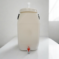 Fermentador plástico con termómetro, airlock y válvula de salida - 30 lt